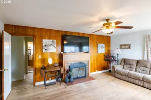 724 E 14th St, The Dalles, OR 97058 - Photo 4