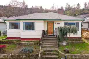 724 E 14th St, The Dalles, OR 97058 - Photo 1