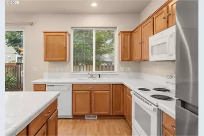 17615 SW Falling Leaf Ct, Beaverton, OR 97003 - Photo 10