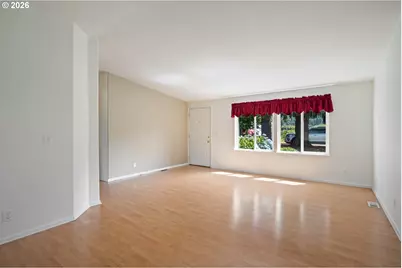 827 NE Woodard Ave, Castle Rock, WA 98611 - Photo 10