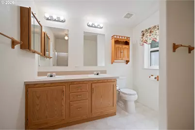 827 NE Woodard Ave, Castle Rock, WA 98611 - Photo 14
