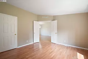 827 NE Woodard Ave, Castle Rock, WA 98611 - Photo 16