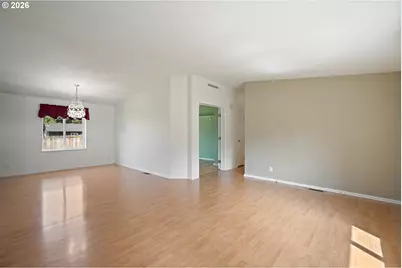 827 NE Woodard Ave, Castle Rock, WA 98611 - Photo 16