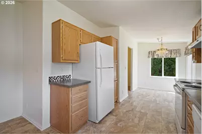 827 NE Woodard Ave, Castle Rock, WA 98611 - Photo 8