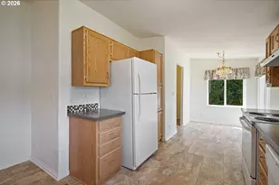 827 NE Woodard Ave, Castle Rock, WA 98611 - Photo 8