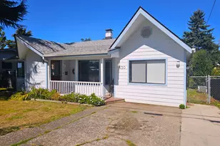 430 Pine St, Brookings, OR 97415 - Photo 2