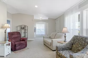 1015 Oak St, Silverton, OR 97381 - Photo 10