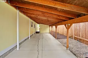 1015 Oak St, Silverton, OR 97381 - Photo 4