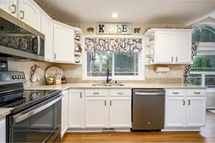 2753 NW Pinot Noir Dr, McMinnville, OR 97128 - Photo 8