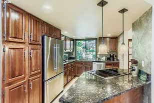 10135 SW Riverwood Ln, Portland, OR 97224 - Photo 12