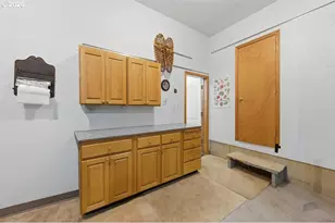 1615 7th St, Columbia City, OR 97018 - Photo 28