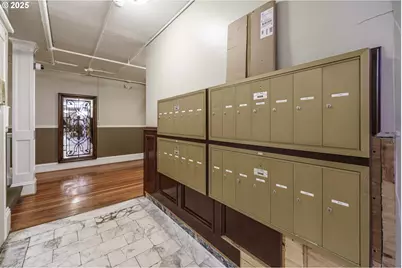 2109 NW Irving St #114, Portland, OR 97210 - Photo 4