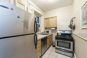 2109 NW Irving St, Portland, OR 97210 - Photo 22