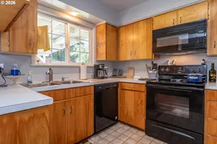 956 W Pilger St, Roseburg, OR 97471 - Photo 12