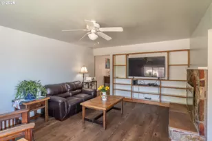 956 W Pilger St, Roseburg, OR 97471 - Photo 4