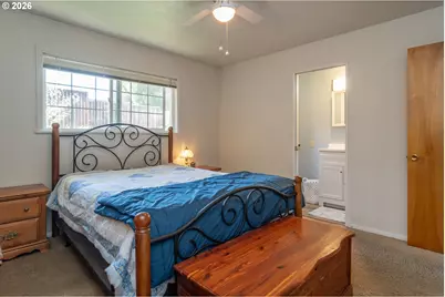956 W Pilger St, Roseburg, OR 97471 - Photo 16