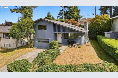 900 Oakway Dr, Coos Bay, OR 97420 - Photo 2