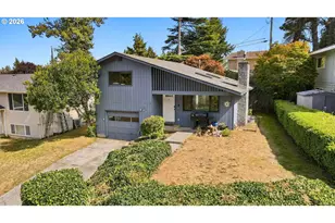 900 Oakway Dr, Coos Bay, OR 97420 - Photo 2