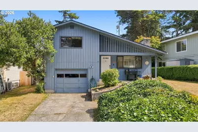 900 Oakway Dr, Coos Bay, OR 97420 - Photo 1