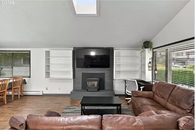 900 Oakway Dr, Coos Bay, OR 97420 - Photo 8
