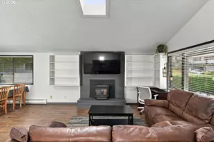 900 Oakway Dr, Coos Bay, OR 97420 - Photo 8