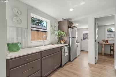 414 Pleasant Ave, Oregon City, OR 97045 - Photo 8