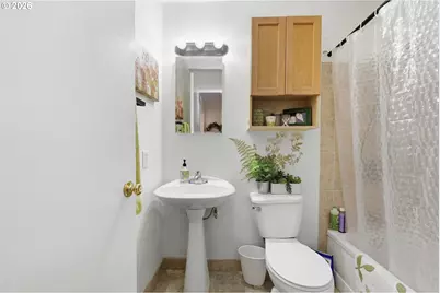 121 W C St, Springfield, OR 97477 - Photo 6