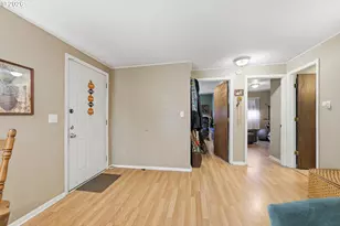121 W C St, Springfield, OR 97477 - Photo 12