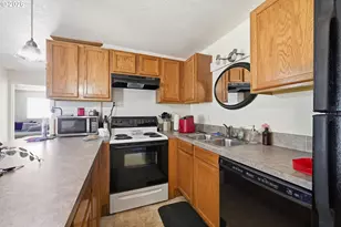 121 W C St, Springfield, OR 97477 - Photo 20