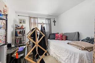 121 W C St, Springfield, OR 97477 - Photo 30