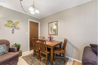 121 W C St, Springfield, OR 97477 - Photo 10