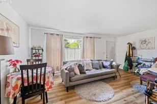 121 W C St, Springfield, OR 97477 - Photo 28