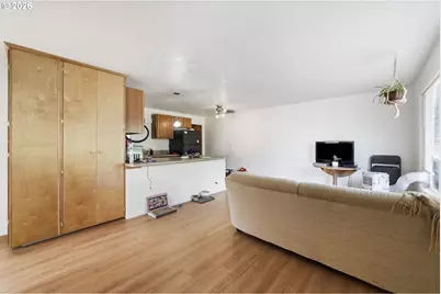 121 W C St, Springfield, OR 97477 - Photo 22