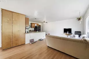 121 W C St, Springfield, OR 97477 - Photo 22