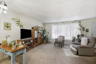 121 W C St, Springfield, OR 97477 - Photo 32