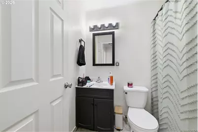 121 W C St, Springfield, OR 97477 - Photo 26
