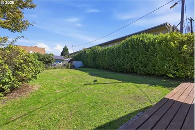 121 W C St, Springfield, OR 97477 - Photo 40