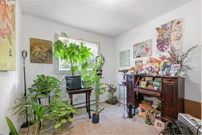 121 W C St, Springfield, OR 97477 - Photo 4