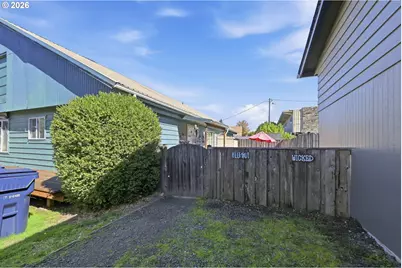 121 W C St, Springfield, OR 97477 - Photo 8