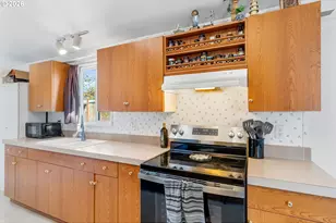 915 Home St, The Dalles, OR 97058 - Photo 8