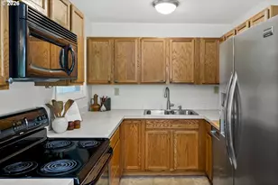 8719 N Wilbur Ave, Portland, OR 97217 - Photo 12