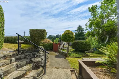1037 N 10th St, Coos Bay, OR 97420 - Photo 46