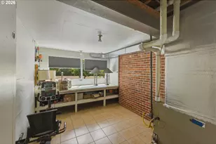 1037 N 10th St, Coos Bay, OR 97420 - Photo 30