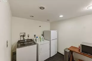1037 N 10th St, Coos Bay, OR 97420 - Photo 28