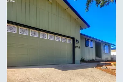 1358 NE Lincoln St, Roseburg, OR 97470 - Photo 1