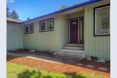 1358 NE Lincoln St, Roseburg, OR 97470 - Photo 4