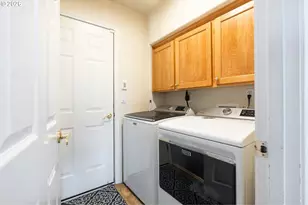 1037 NE Creeksedge Dr, Hillsboro, OR 97124 - Photo 8