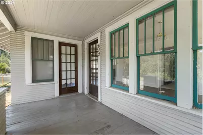 612 N State St, Sutherlin, OR 97479 - Photo 6