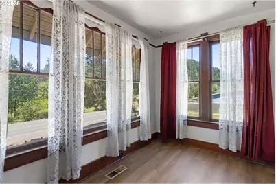 612 N State St, Sutherlin, OR 97479 - Photo 16