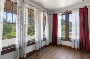 612 N State St, Sutherlin, OR 97479 - Photo 16